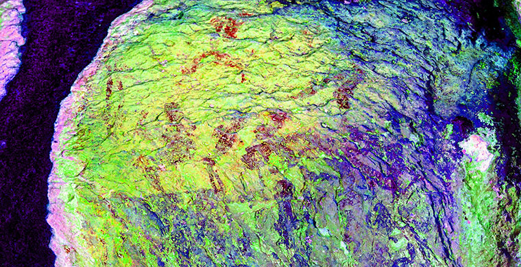 Right hand area of the lower shelter of Cova Centelles, false color.