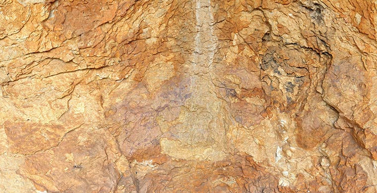 Gigapixel image of the right area of Cova dels Cavalls, real color